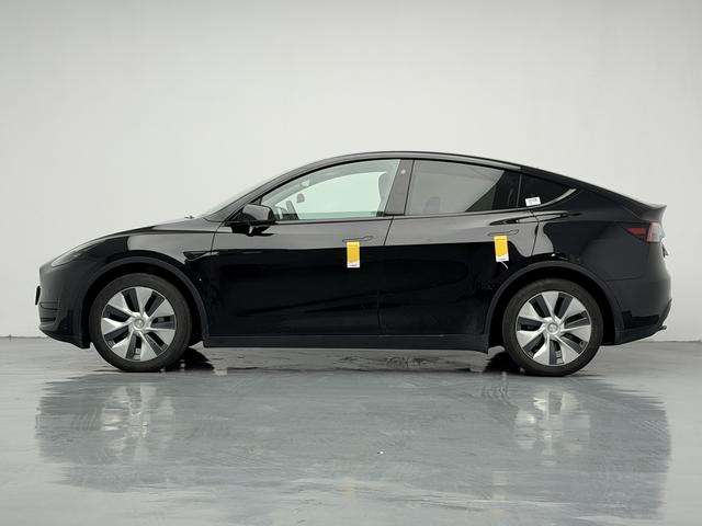 Tesla Model Y 2022 thumb 2