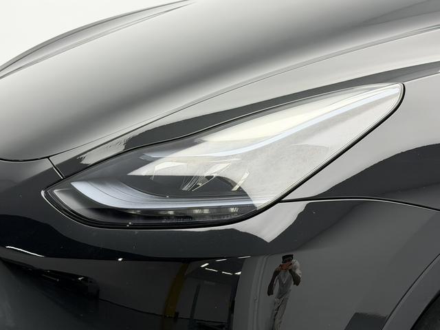 Tesla Model Y 2022 thumb 10