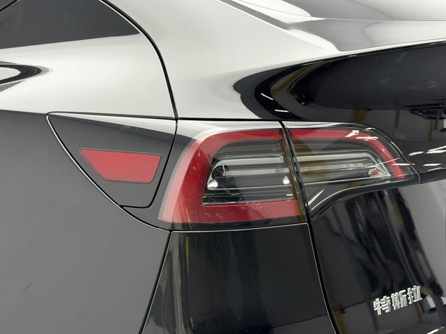 Tesla Model Y 2022 thumb 11