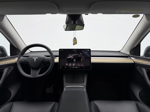 Tesla Model Y 2022 thumb 12