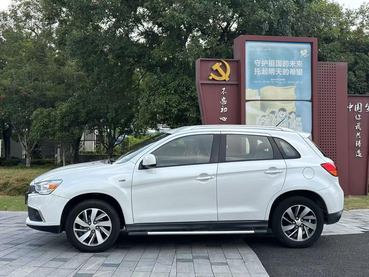 Mitsubishi ASX 2016 thumb 12
