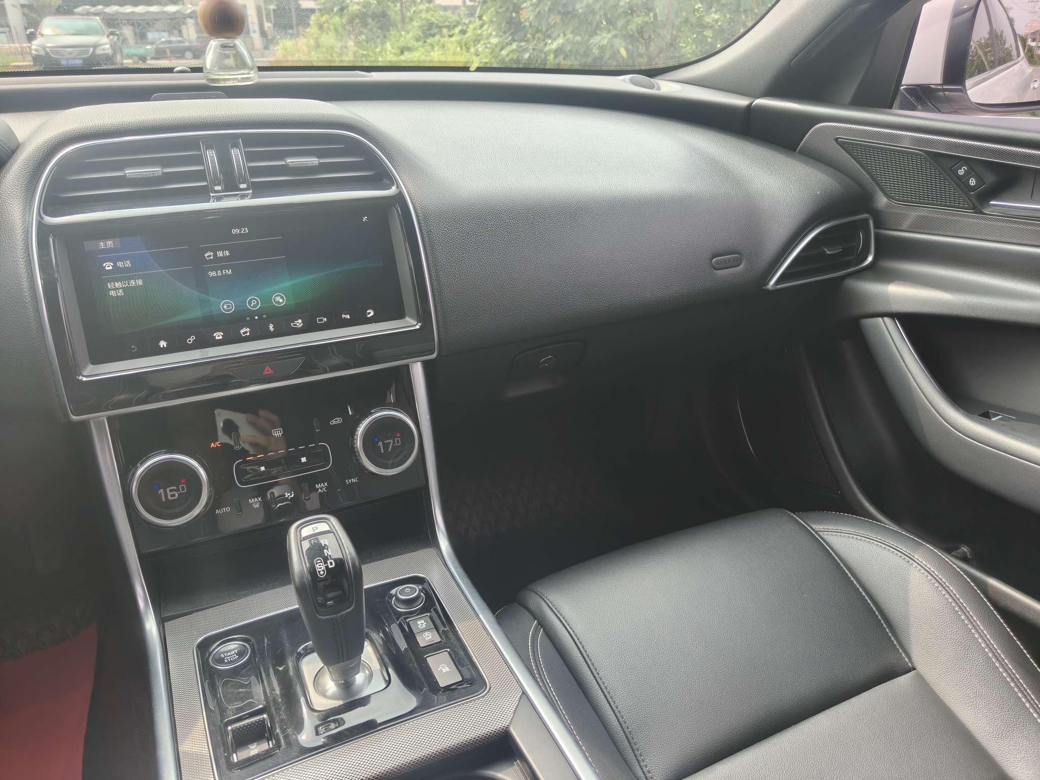 Jaguar XEL 2020 thumb 4