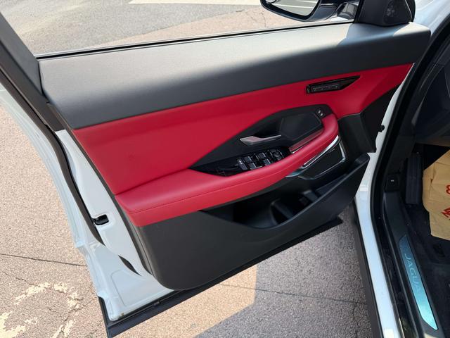 Jaguar E-Pace 2024 thumb 4