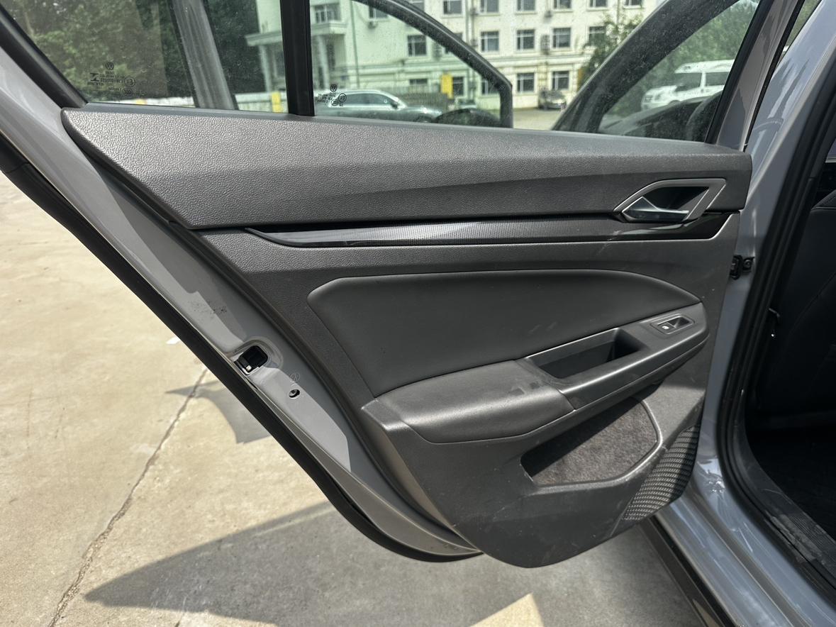 Volkswagen Golf Sportsvan 2023 thumb 7