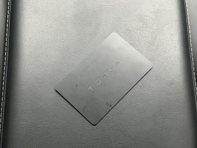 Tesla Model 3 2020 thumb 9
