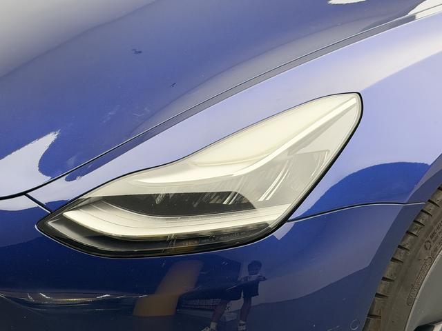 Tesla Model 3 2020 thumb 10