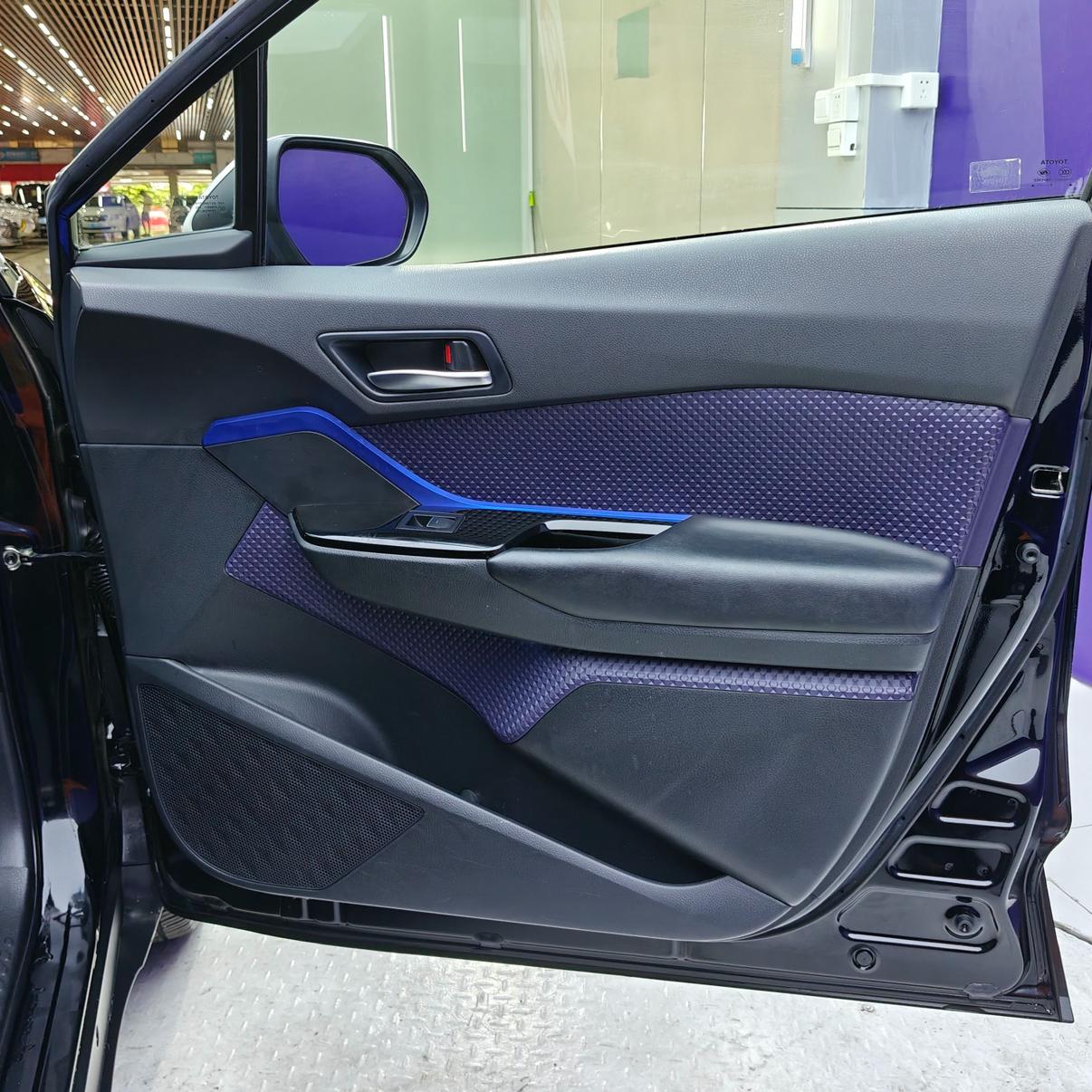 Toyota C-HR 2018 thumb 4