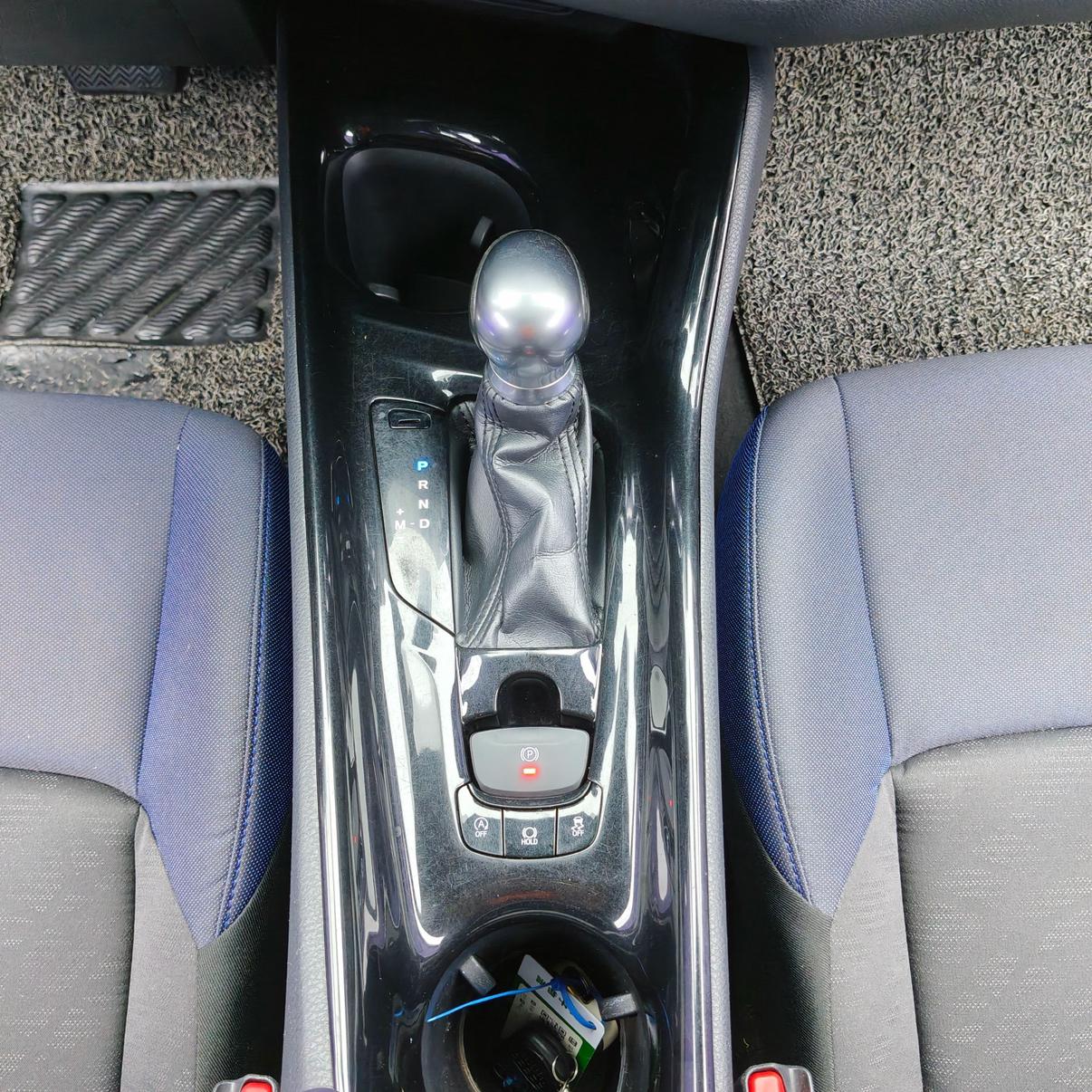 Toyota C-HR 2018 thumb 11