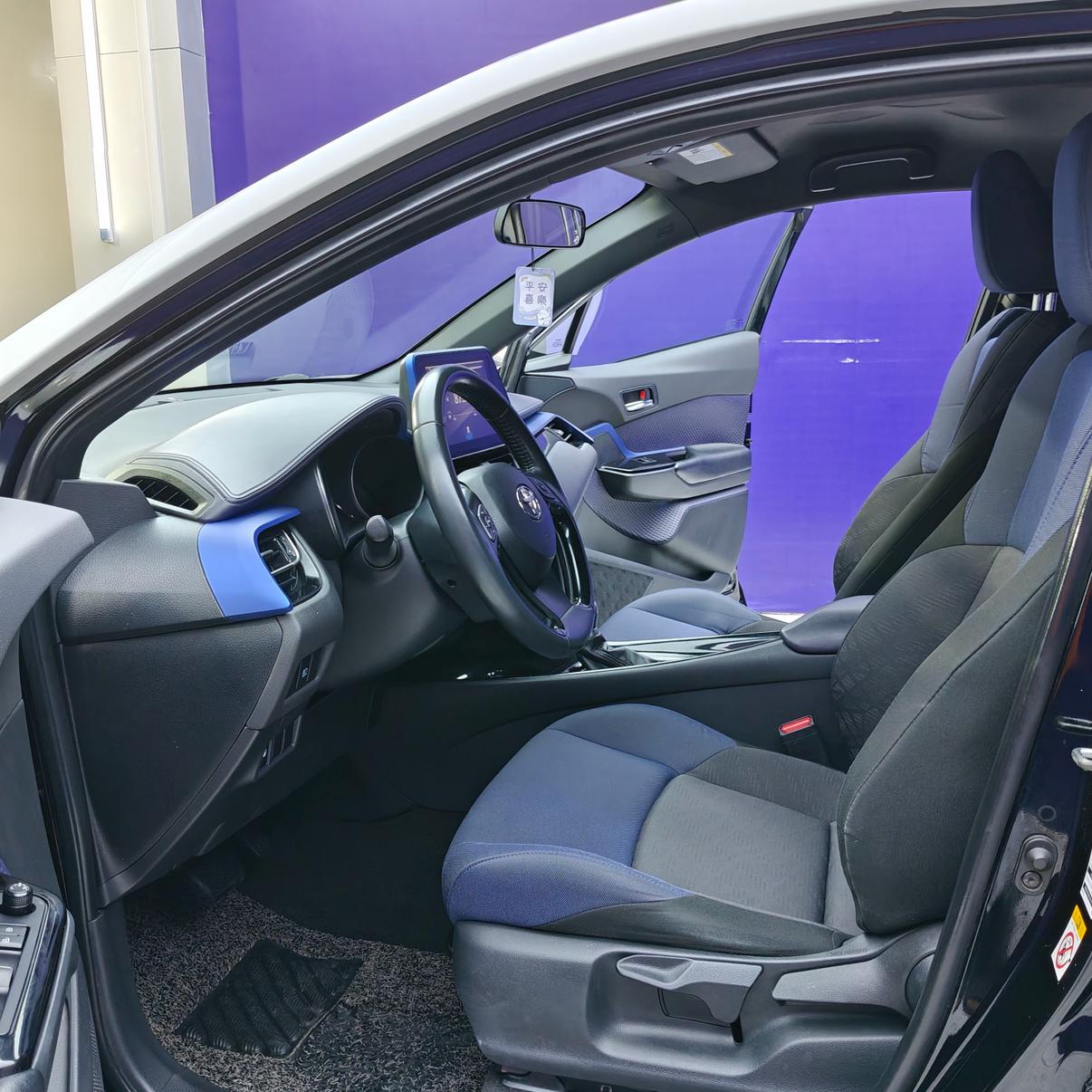 Toyota C-HR 2018 thumb 12