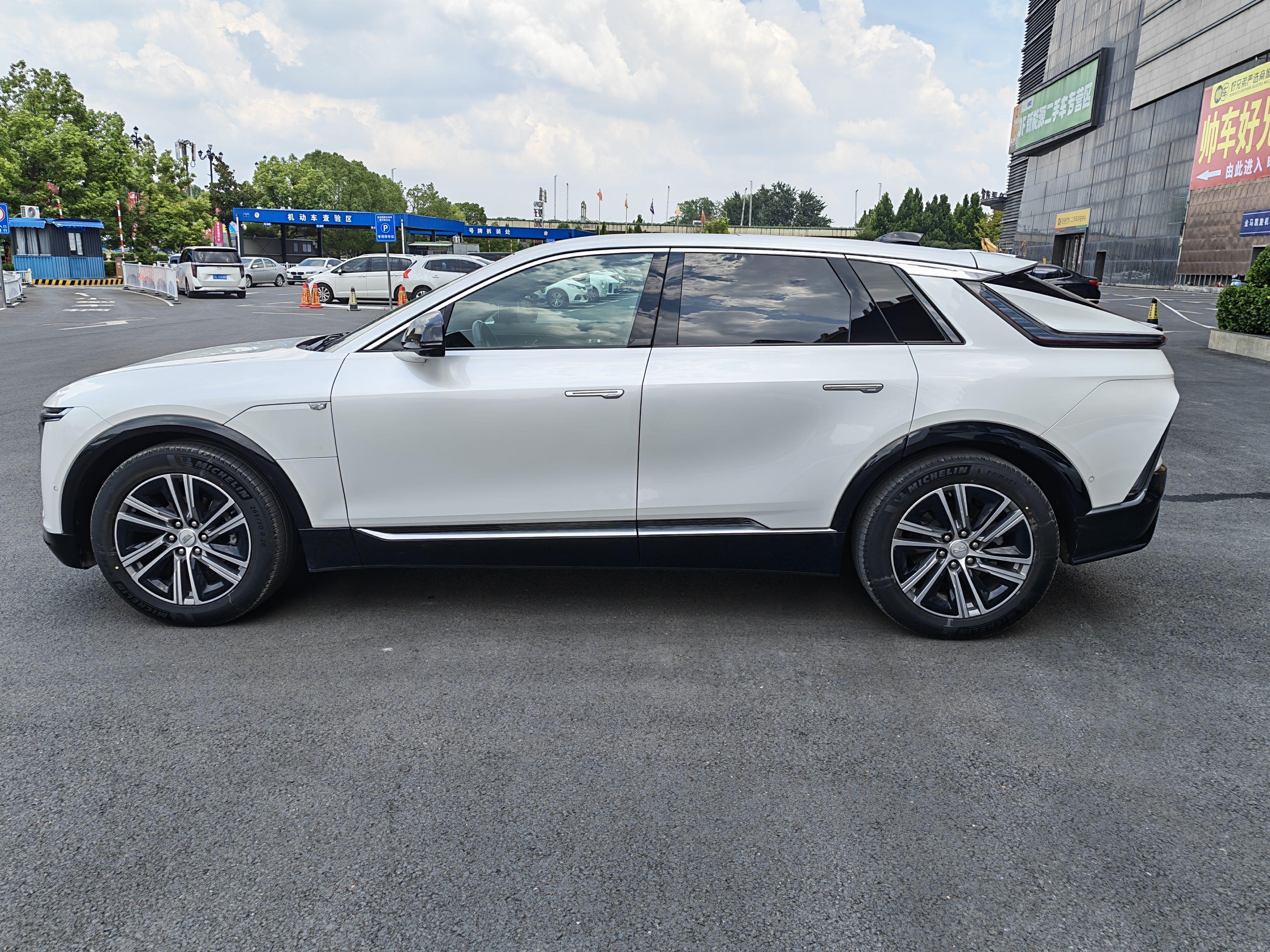 Cadillac IQ 2022 thumb 2