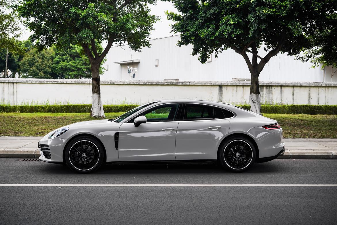 Porsche Panamera 2017 thumb 2