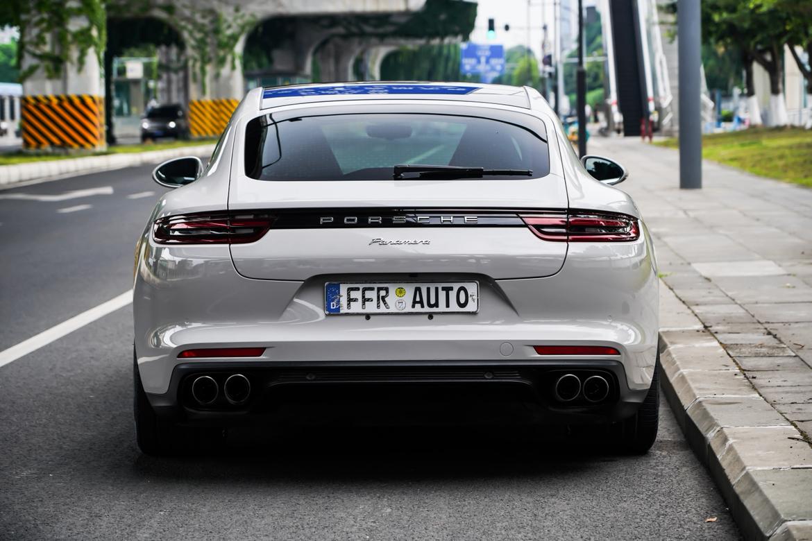 Porsche Panamera 2017 thumb 4