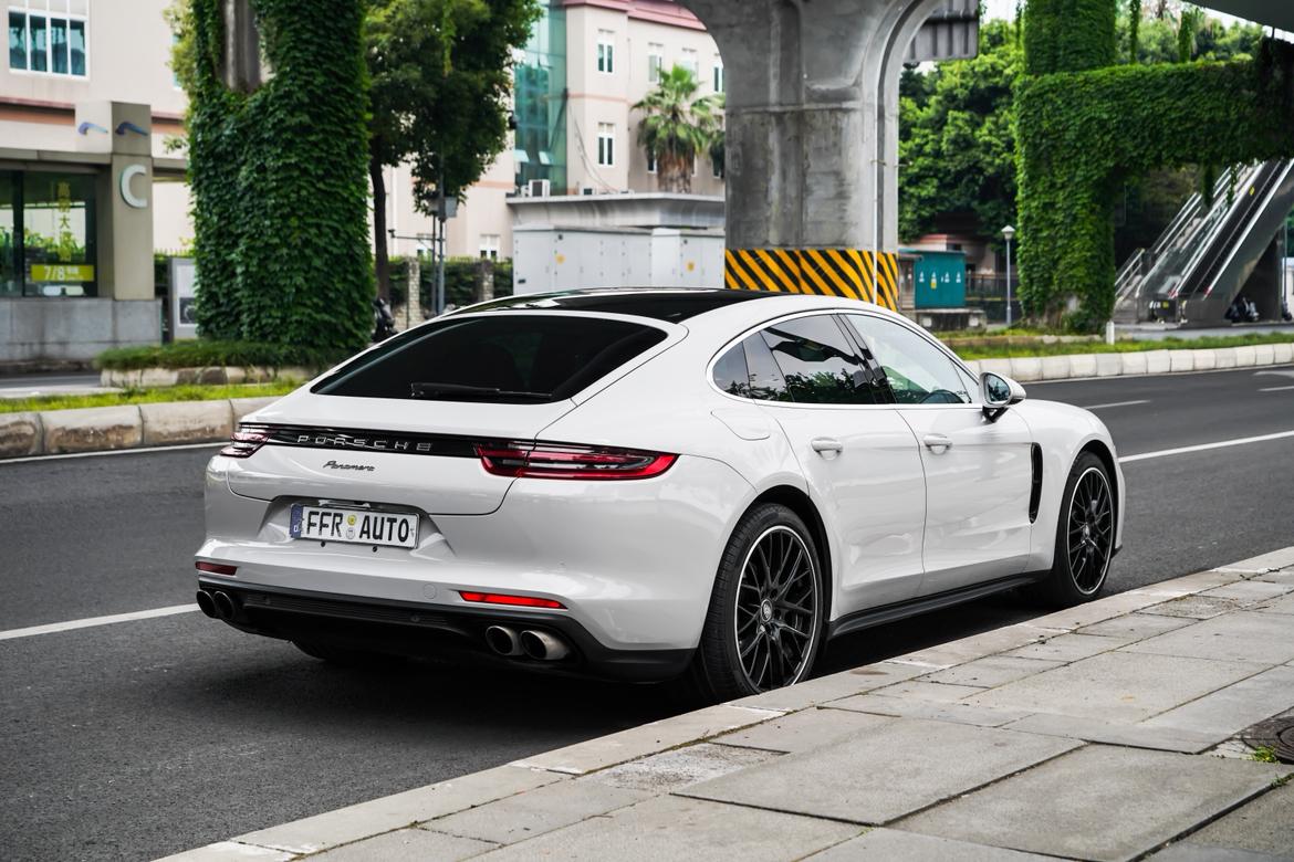 Porsche Panamera 2017 thumb 5