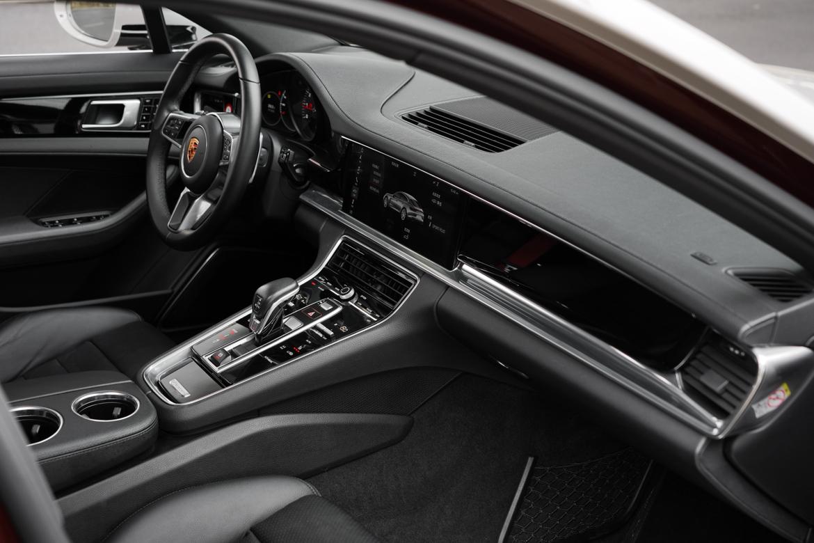 Porsche Panamera 2017 thumb 10