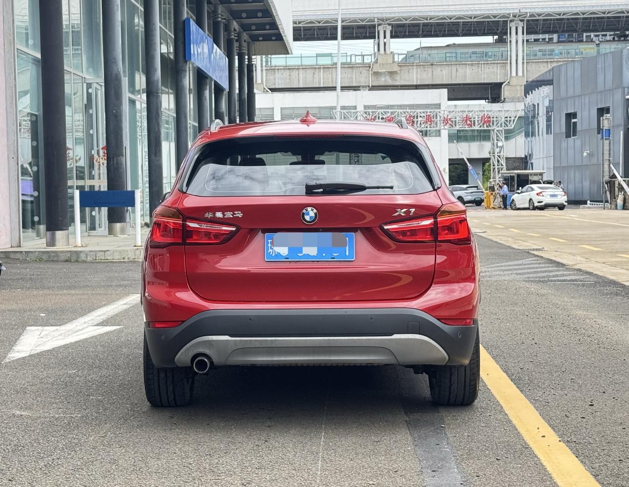 BMW X1 2016 thumb 3