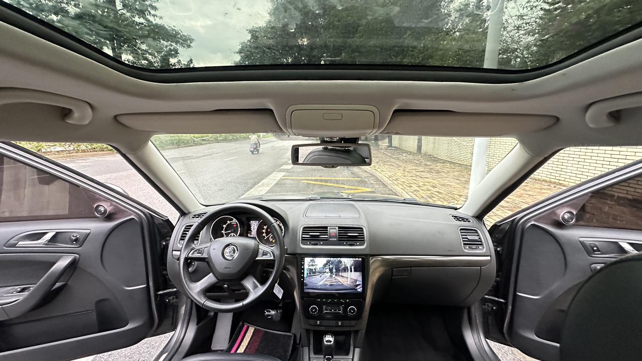Skoda Yeti 2016 thumb 7