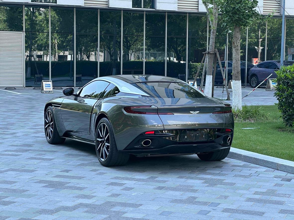 Aston Martin DB11 2017 thumb 3