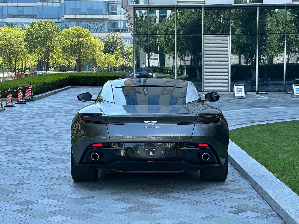 Aston Martin DB11 2017 thumb 4