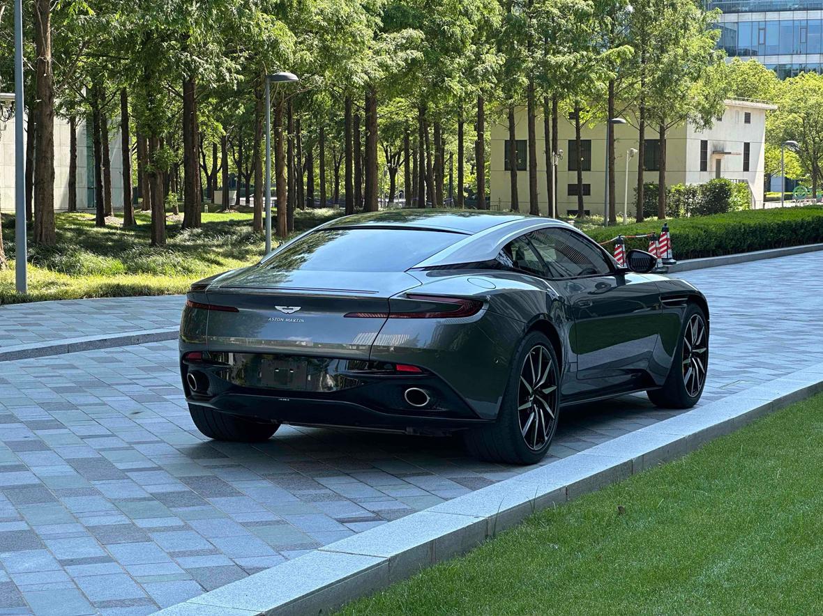Aston Martin DB11 2017 thumb 5