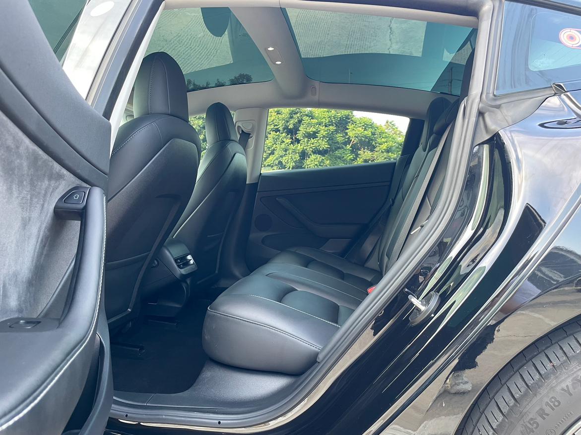 Tesla Model 3 2022 thumb 11