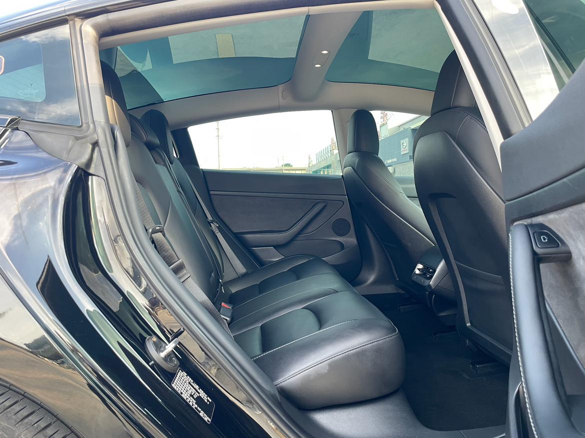 Tesla Model 3 2022 thumb 12