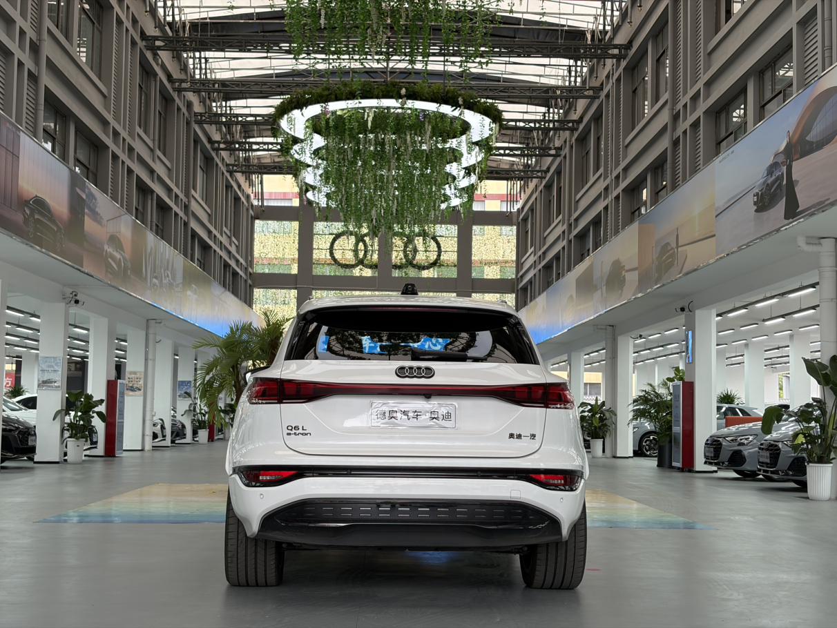 Audi Q6L e-tron 2026 thumb 2