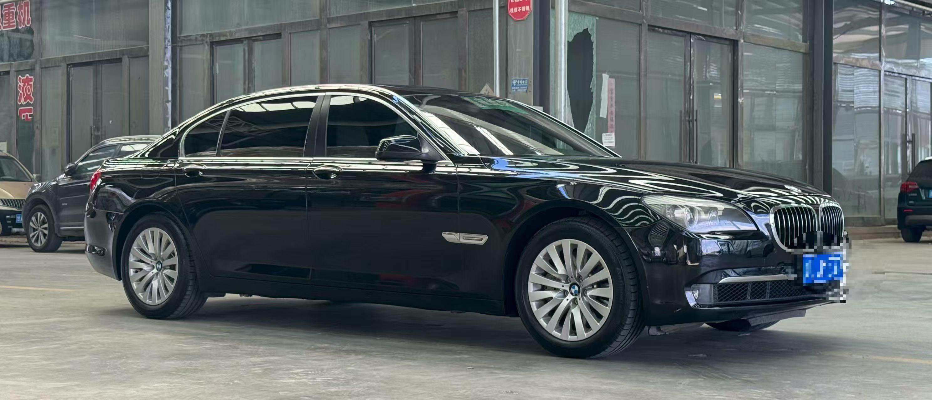 BMW 7 серии 2010 thumb 11
