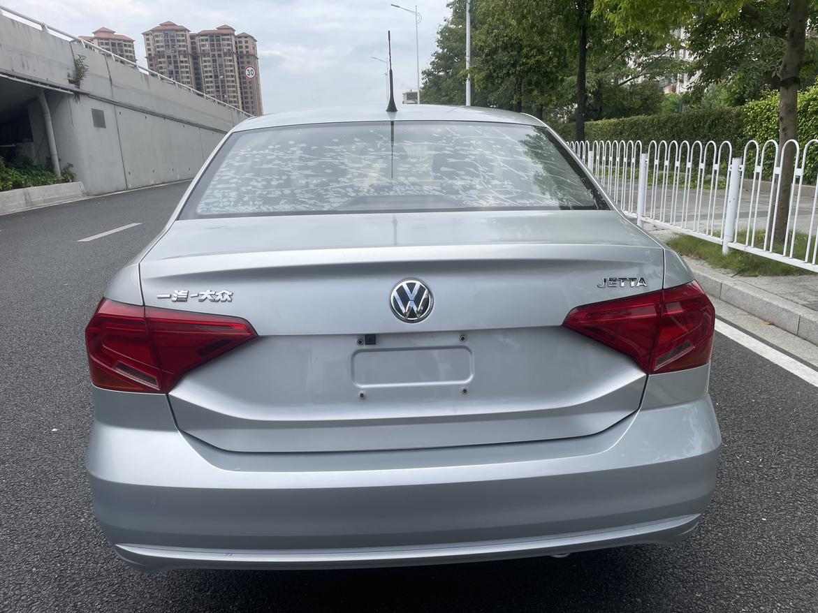 Volkswagen Jetta 2017 thumb 4