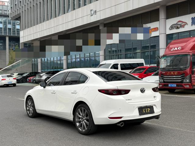 Mazda 3 2022 thumb 2