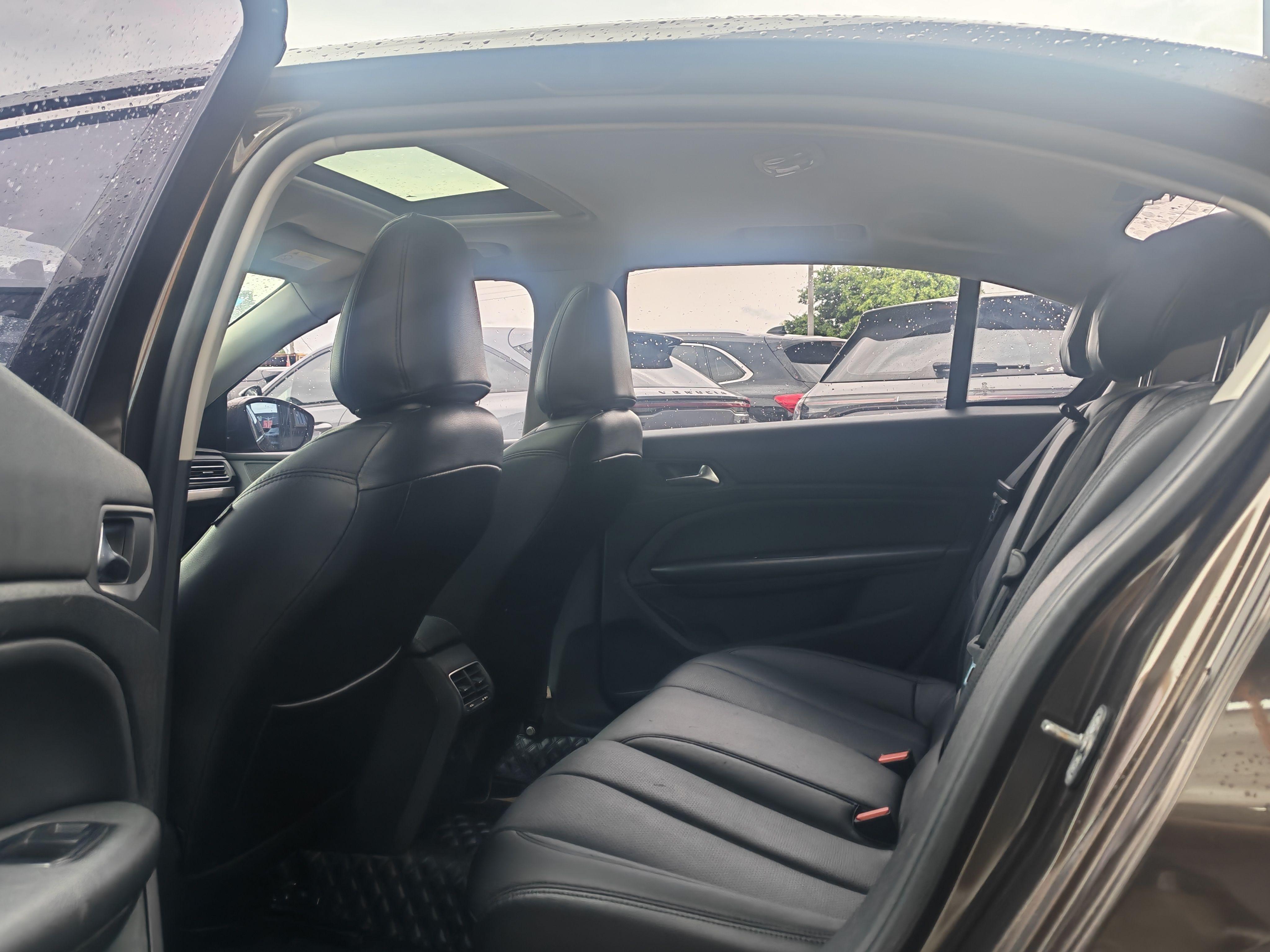 Peugeot 408 2016 thumb 7