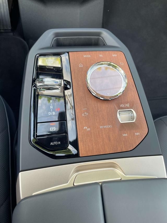 BMW iX 2023 thumb 7
