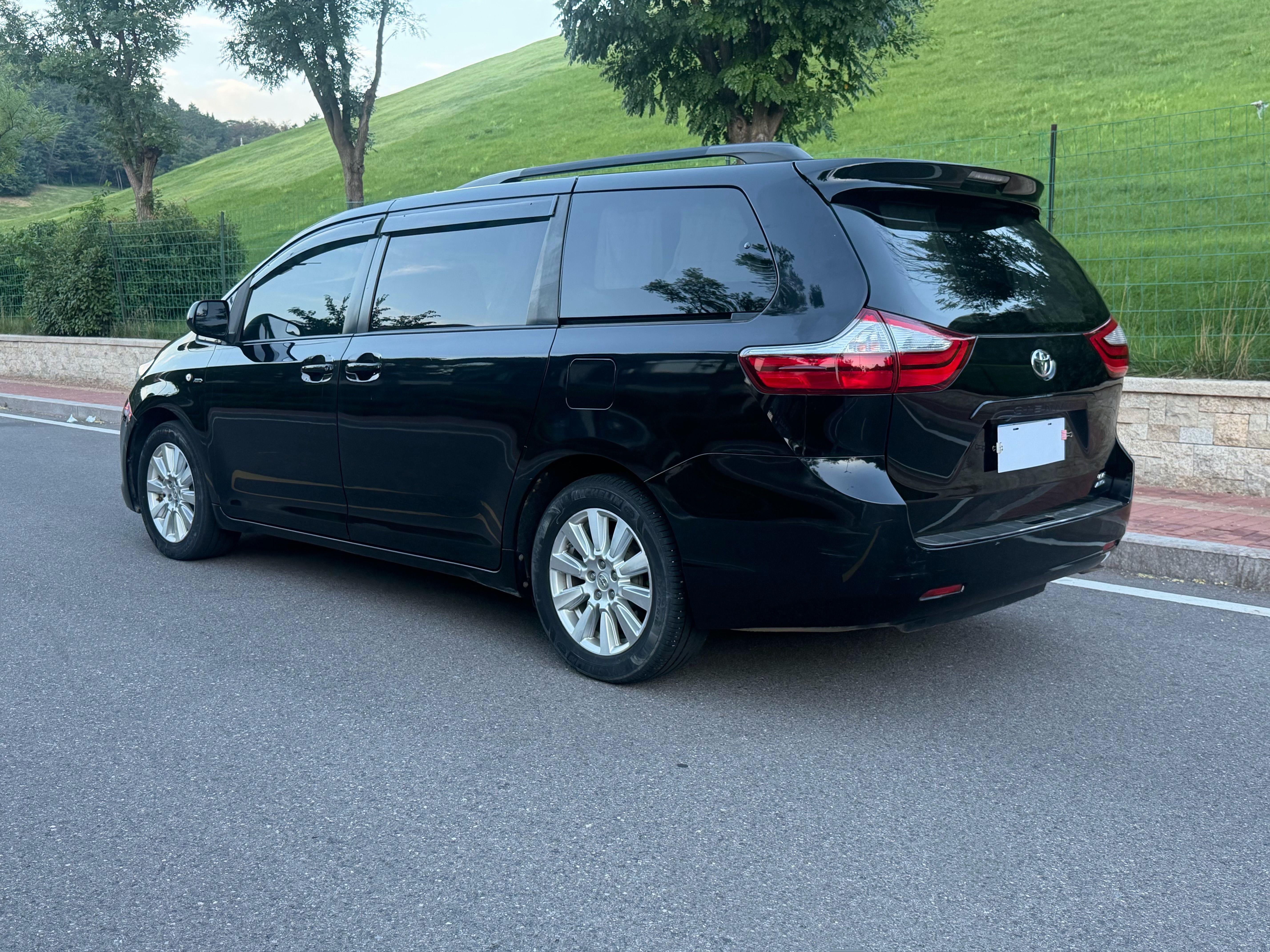 Toyota Sienna 2017 thumb 3