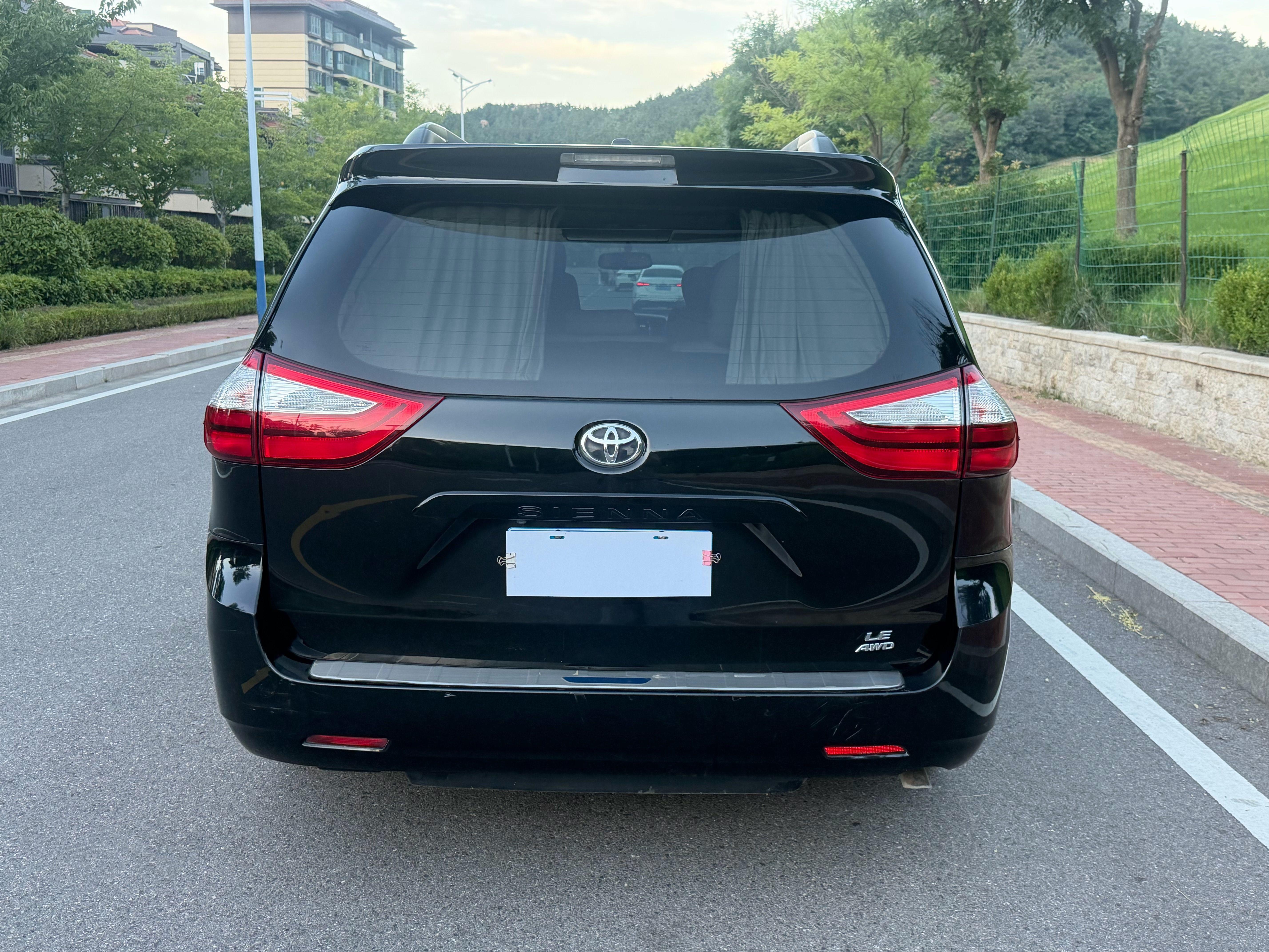 Toyota Sienna 2017 thumb 4