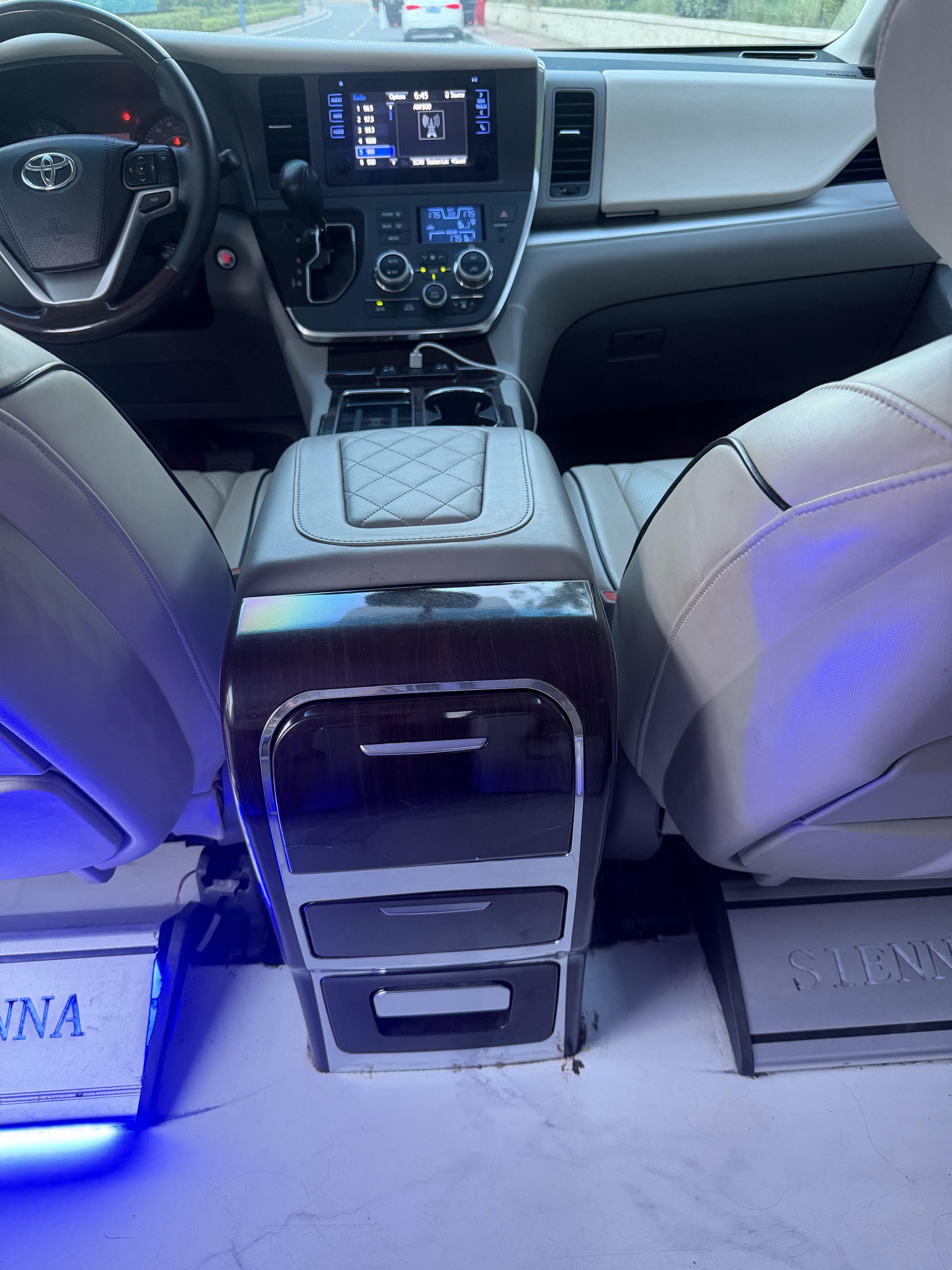Toyota Sienna 2017 thumb 5