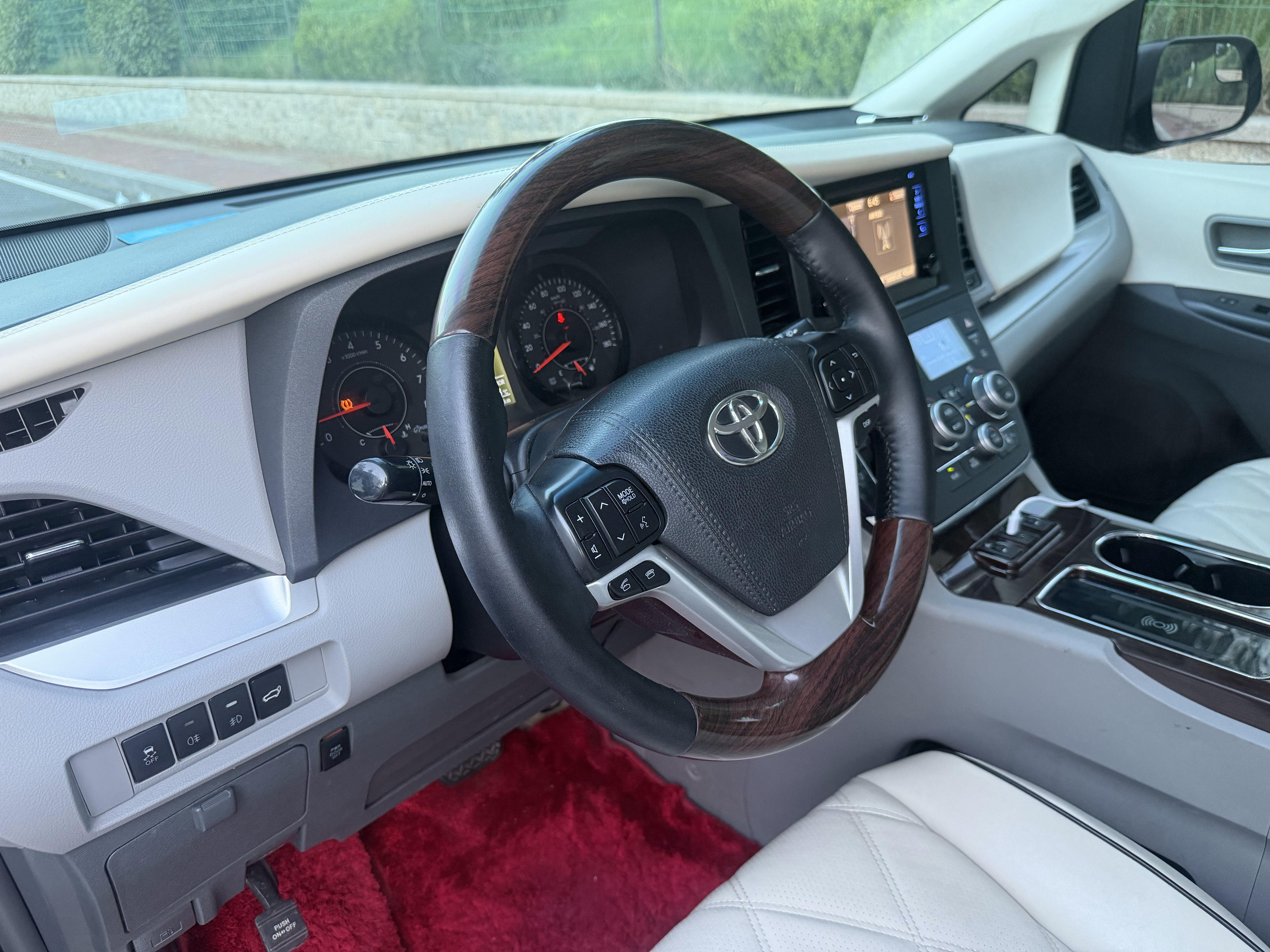 Toyota Sienna 2017 thumb 9