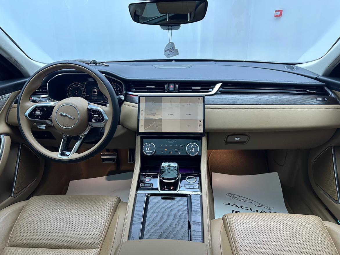 Jaguar XFL 2025 thumb 11