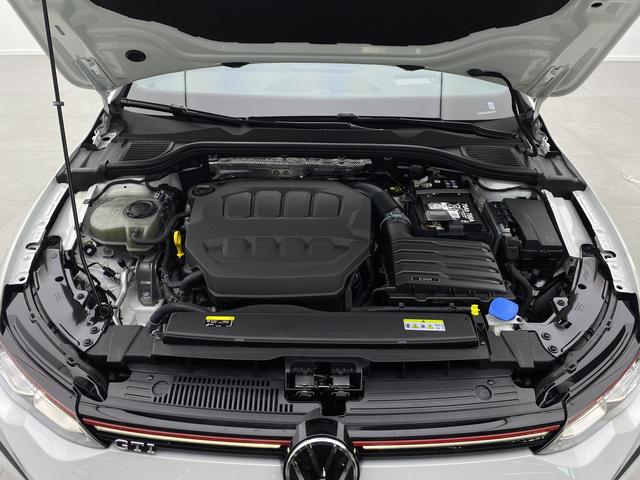 Volkswagen Golf GTI 2023 thumb 3