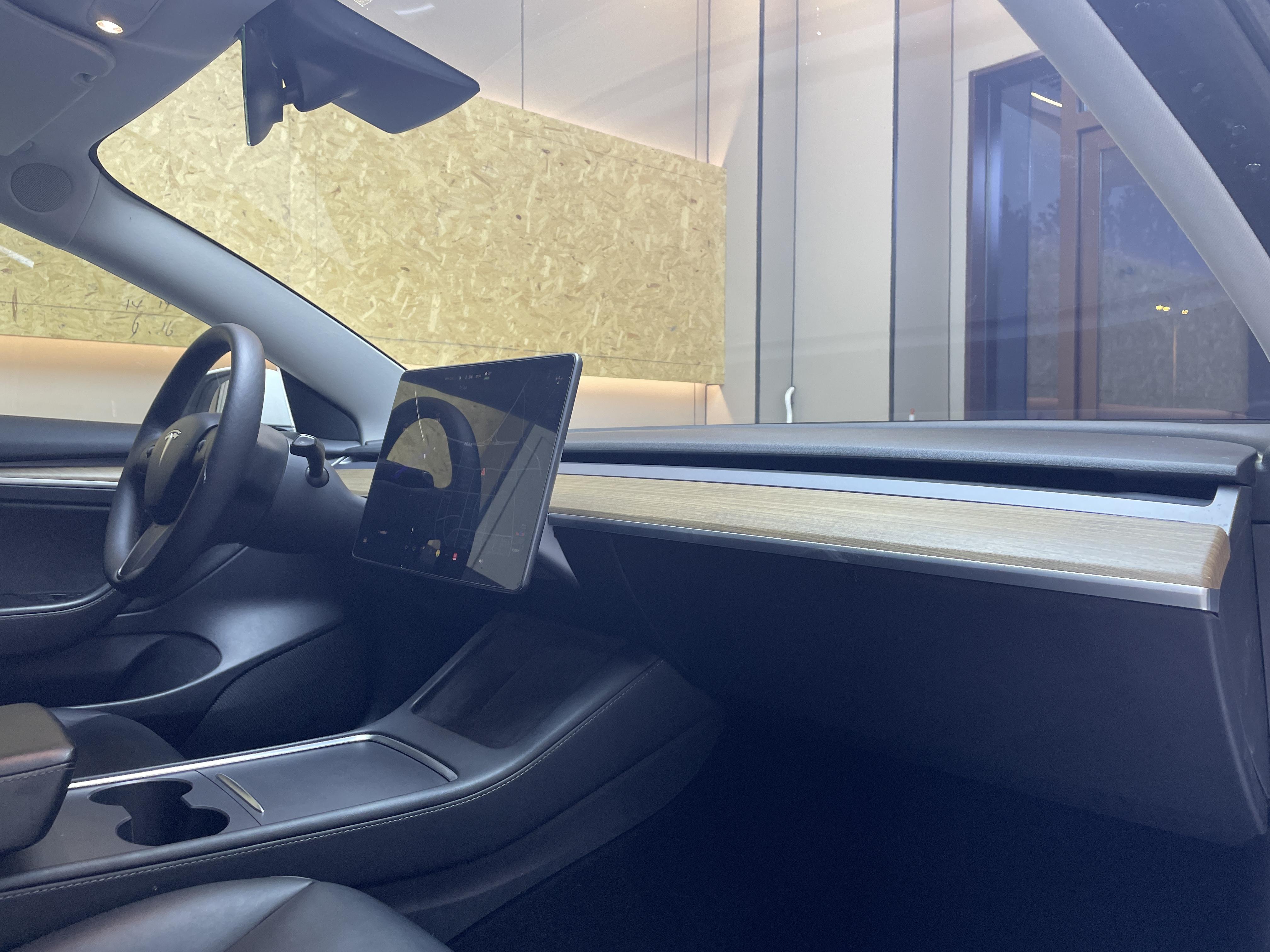 Tesla Model 3 2021 thumb 12