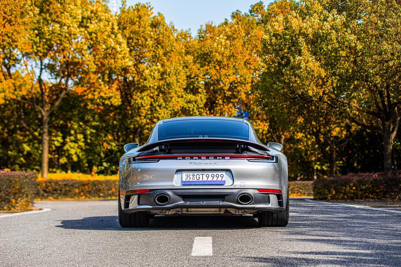 Porsche 911 2022 thumb 4