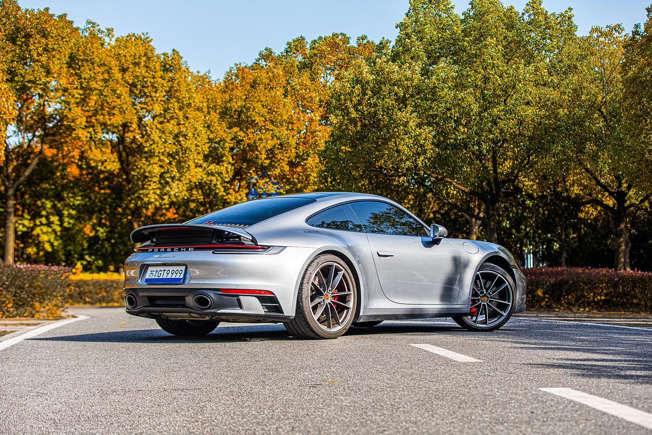 Porsche 911 2022 thumb 5