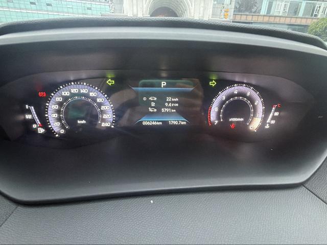 Peugeot 408 2022 thumb 4