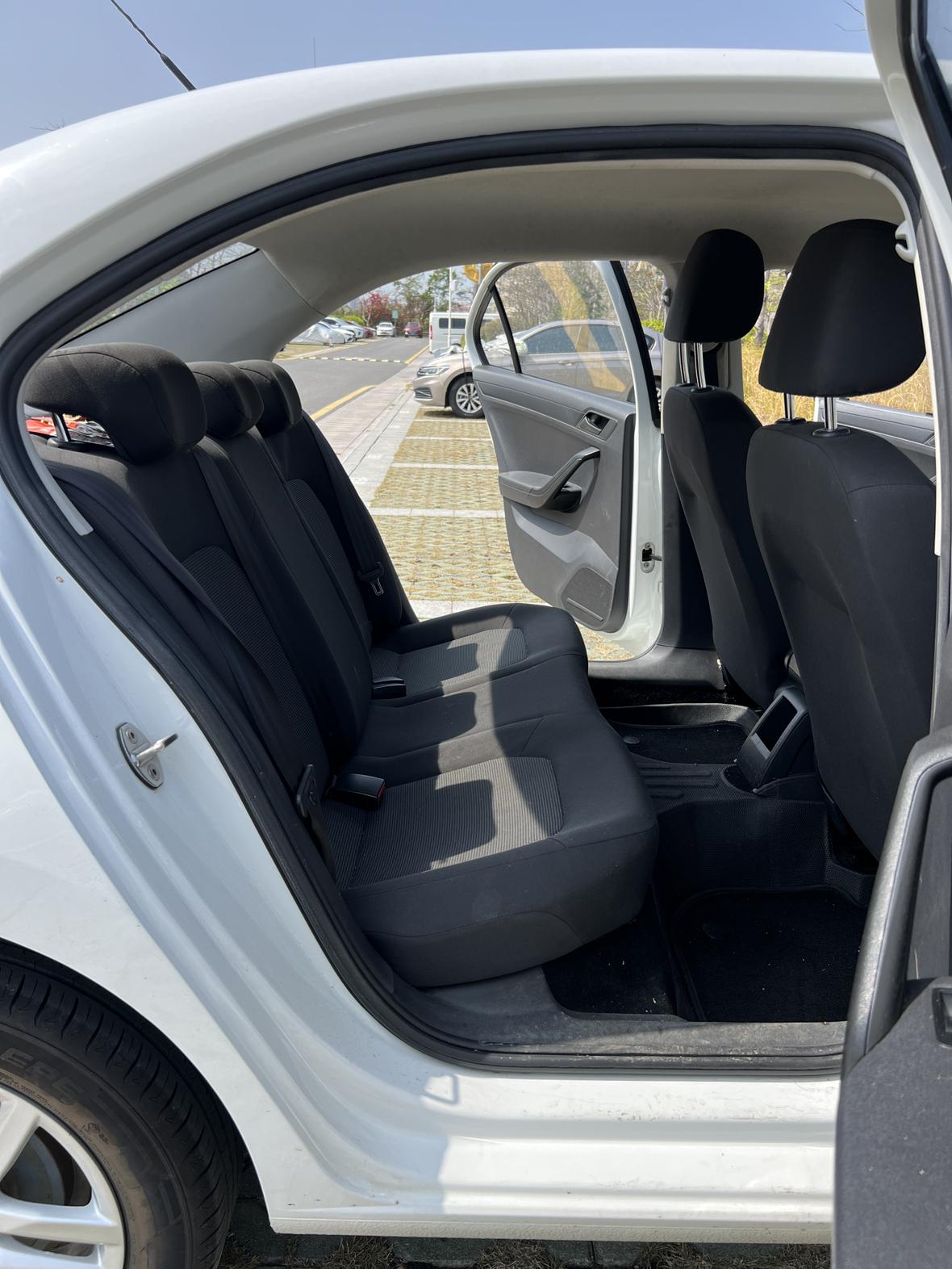 Volkswagen Jetta 2019 thumb 4