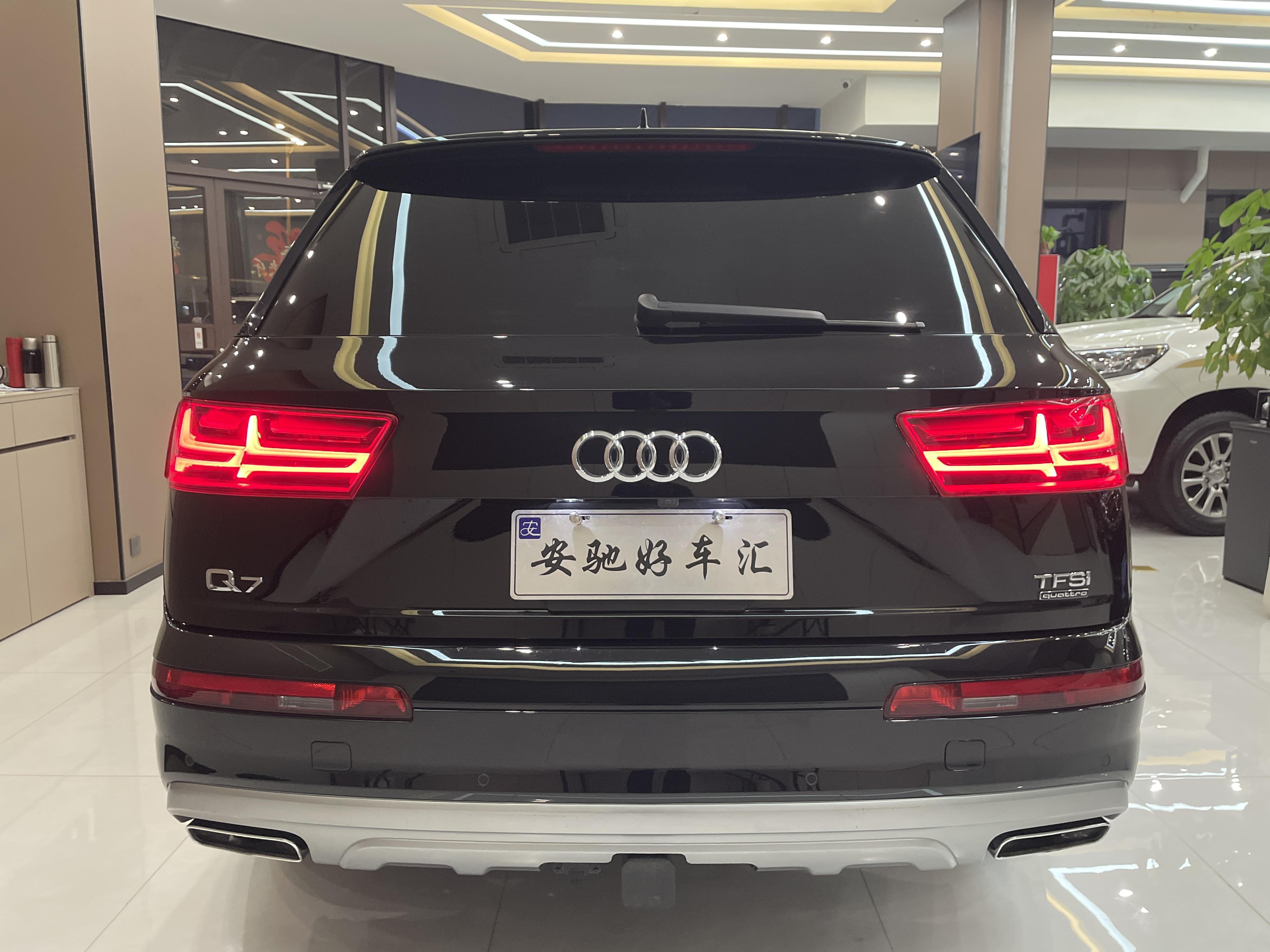 Audi Q7 2018 thumb 3