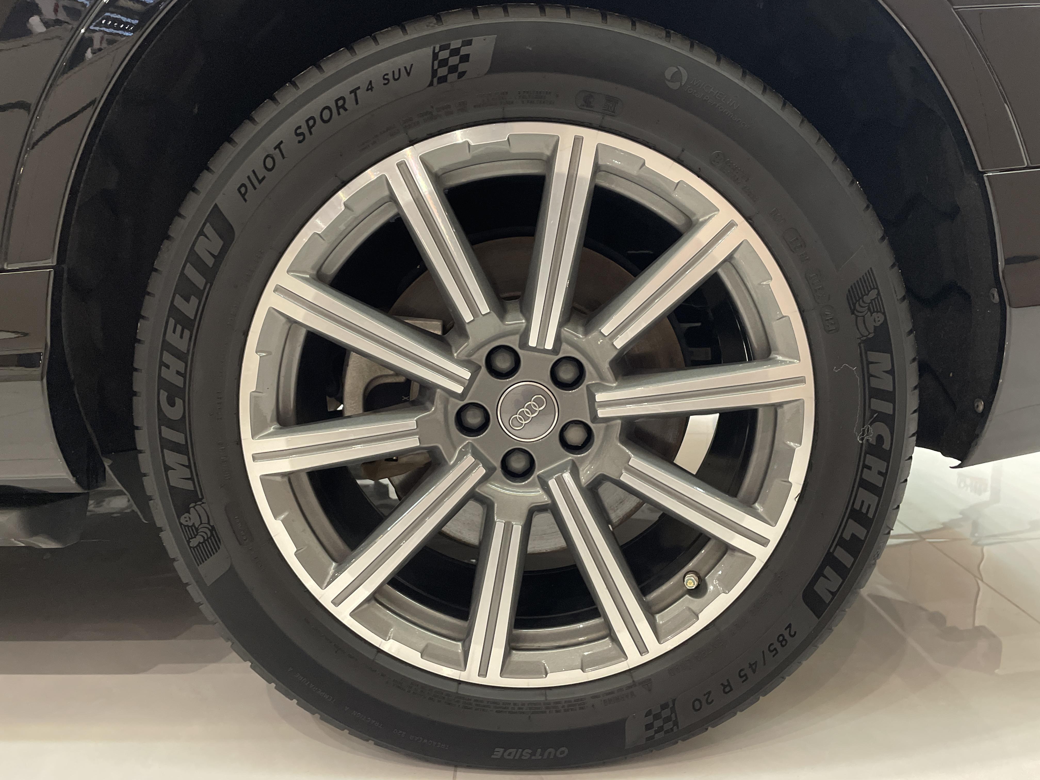 Audi Q7 2018 thumb 5
