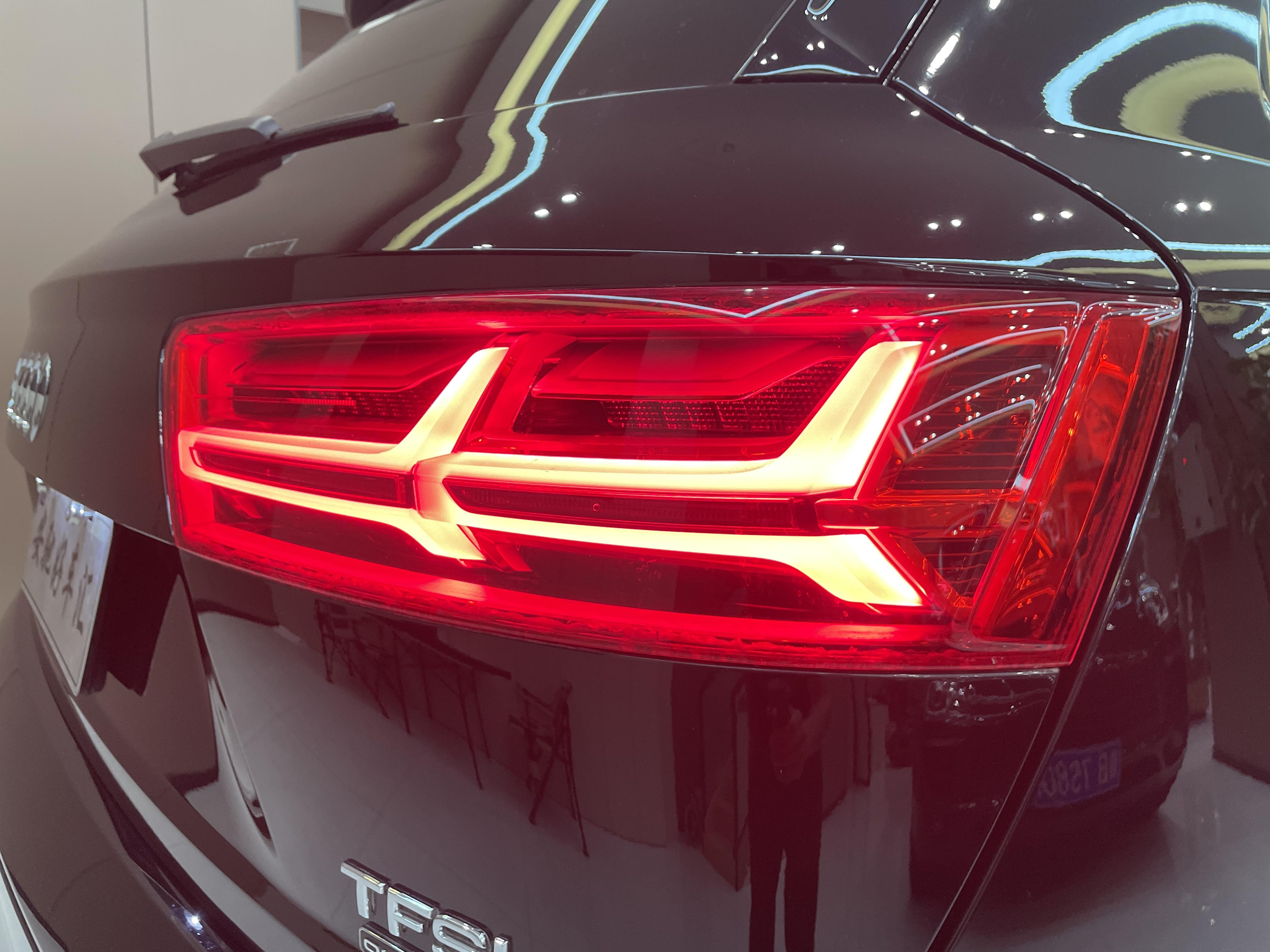Audi Q7 2018 thumb 6