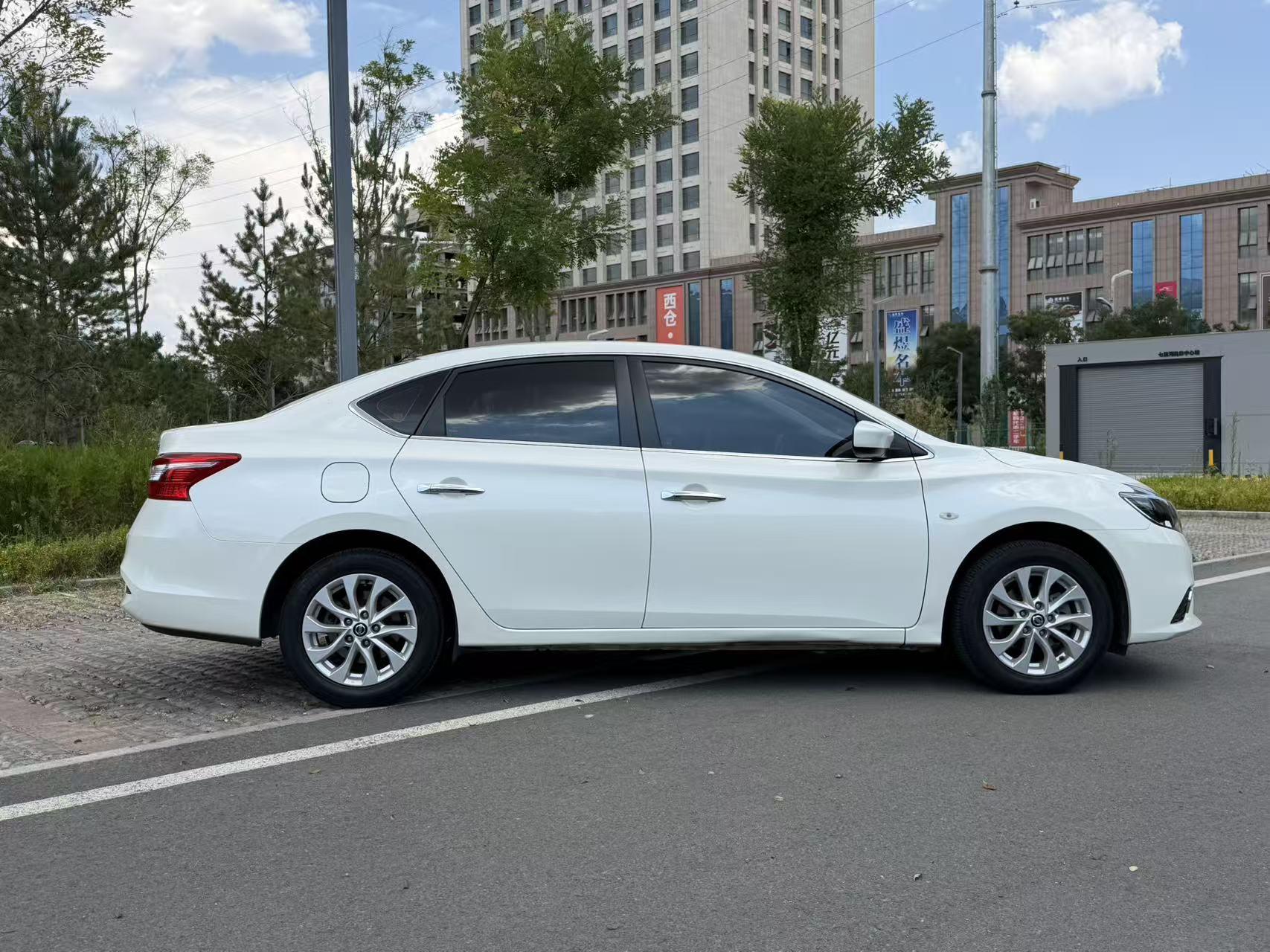 Nissan Sylphy 2019 thumb 5
