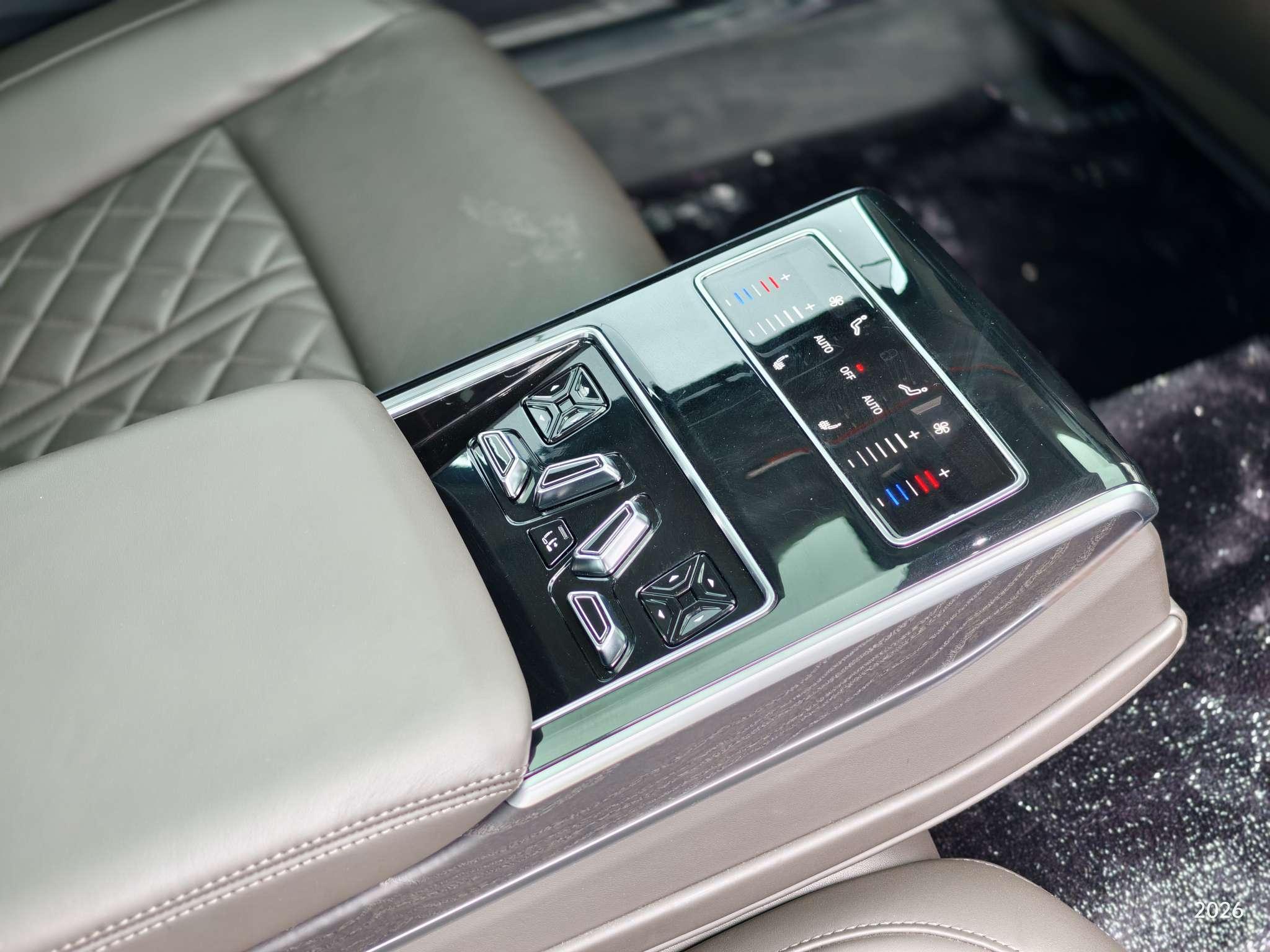 Audi A8 2021 thumb 10