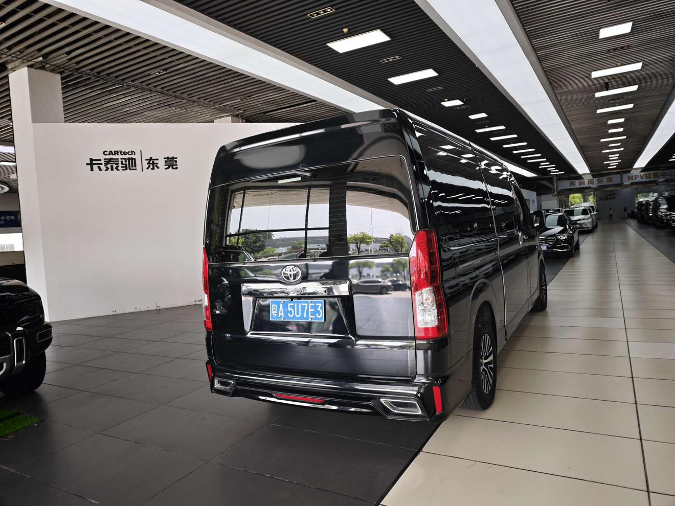 Toyota HiAce 2021 thumb 2
