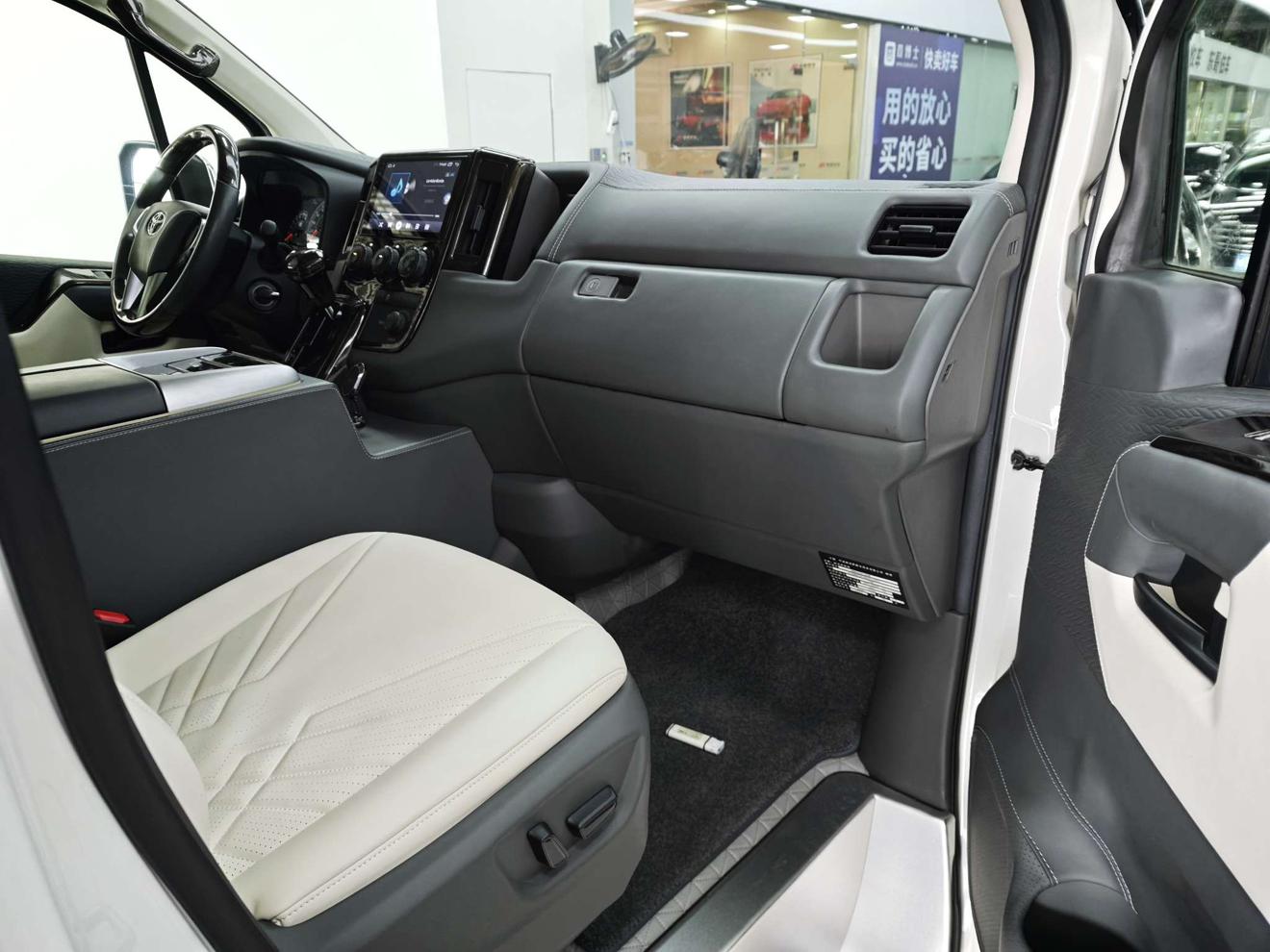 Toyota HiAce 2021 thumb 3
