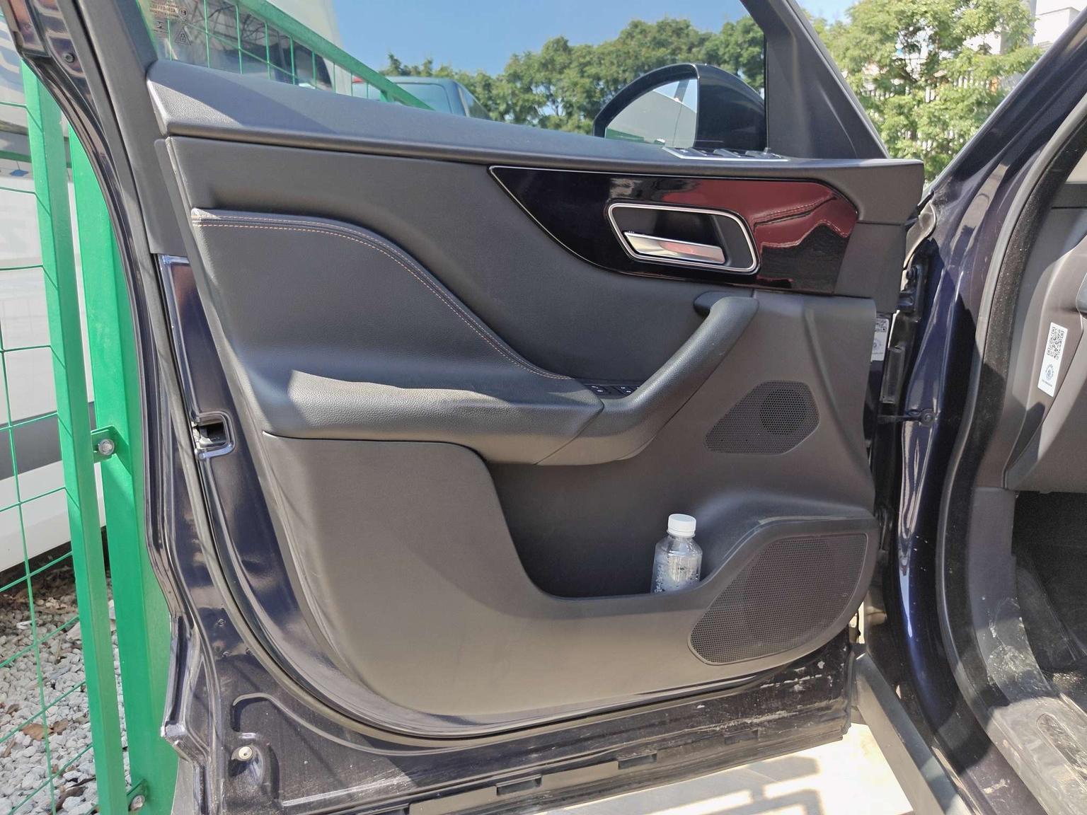 Jaguar F-Pace 2018 thumb 5